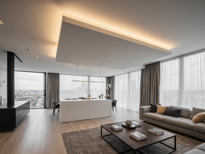 Controsoffitto a isola in cartongesso con LED integrati perimetrali