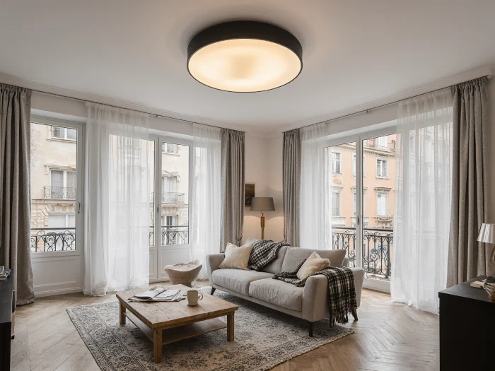 Controsoffitto totale in cartongesso con finitura Q4 e pittura bianca opaca