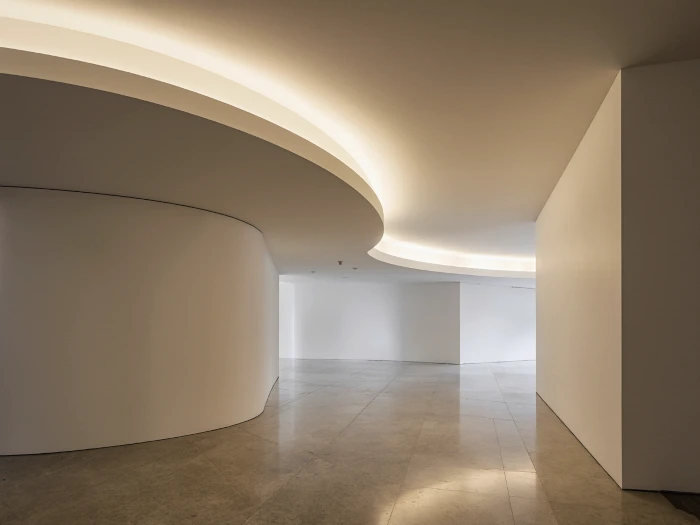 Veletta curva o sagomata in cartongesso con strip LED integrate